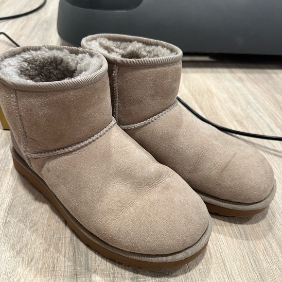 UGG Shoes - Women’s mini UGGs